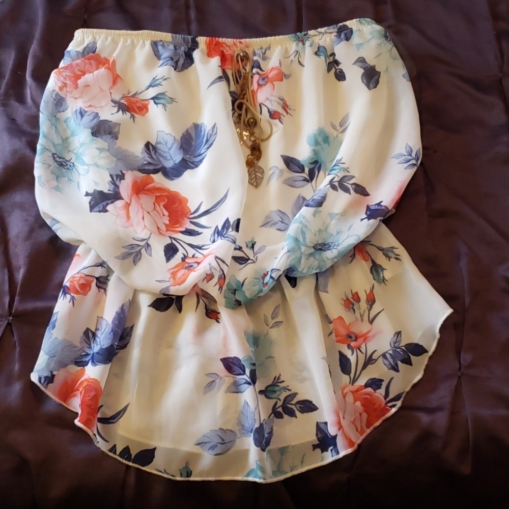 Floral tube top with cinched waist.